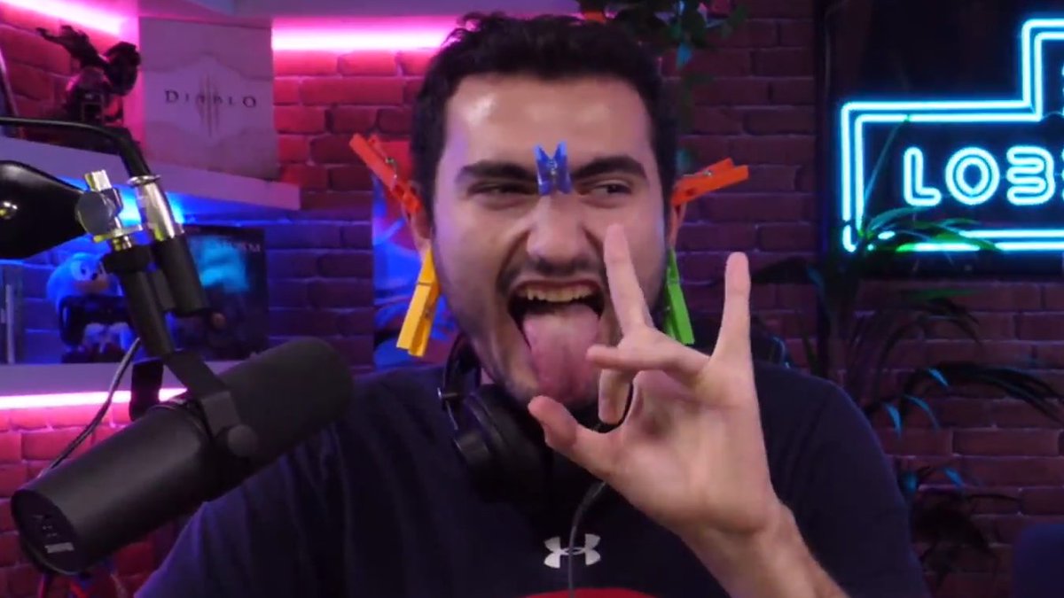 ellobby_tv's tweet photo. ¿Cómo vieron el stream de hoy? 

Nosotros así:
@RubikYT_ @SaNkHs94 🤣 https://t.co/tYlZhRwwgG