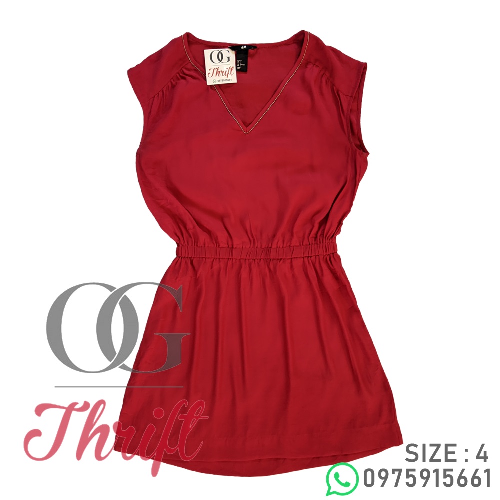 _OGThrift's tweet photo. Infuse a relaxed vibe into your daily outfit choices with this red casual dress by H&M. If you need to effortlessly up the ante of this look with one single piece, why not add a pair of over the knee boots to match the grey weather. K60. Keep it #OG #CatalogUPDATE https://t.co/WlEZOObT3v