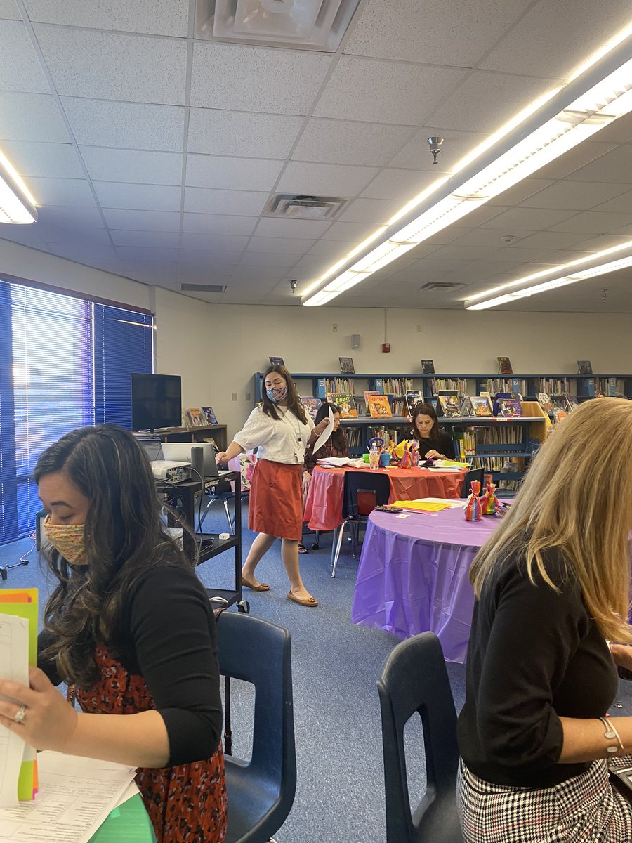 Lots of information for our amazing Principals today. Learning Walks, Objectives, Formative Assessments, and Coaching, oh my! Thank you, @WhitakerRainbow for your hospitality. ❤️ @ELPASO_ISD @NancyTovarWH @AnnaTor90284894 @coffeespoons12 @khuereca2