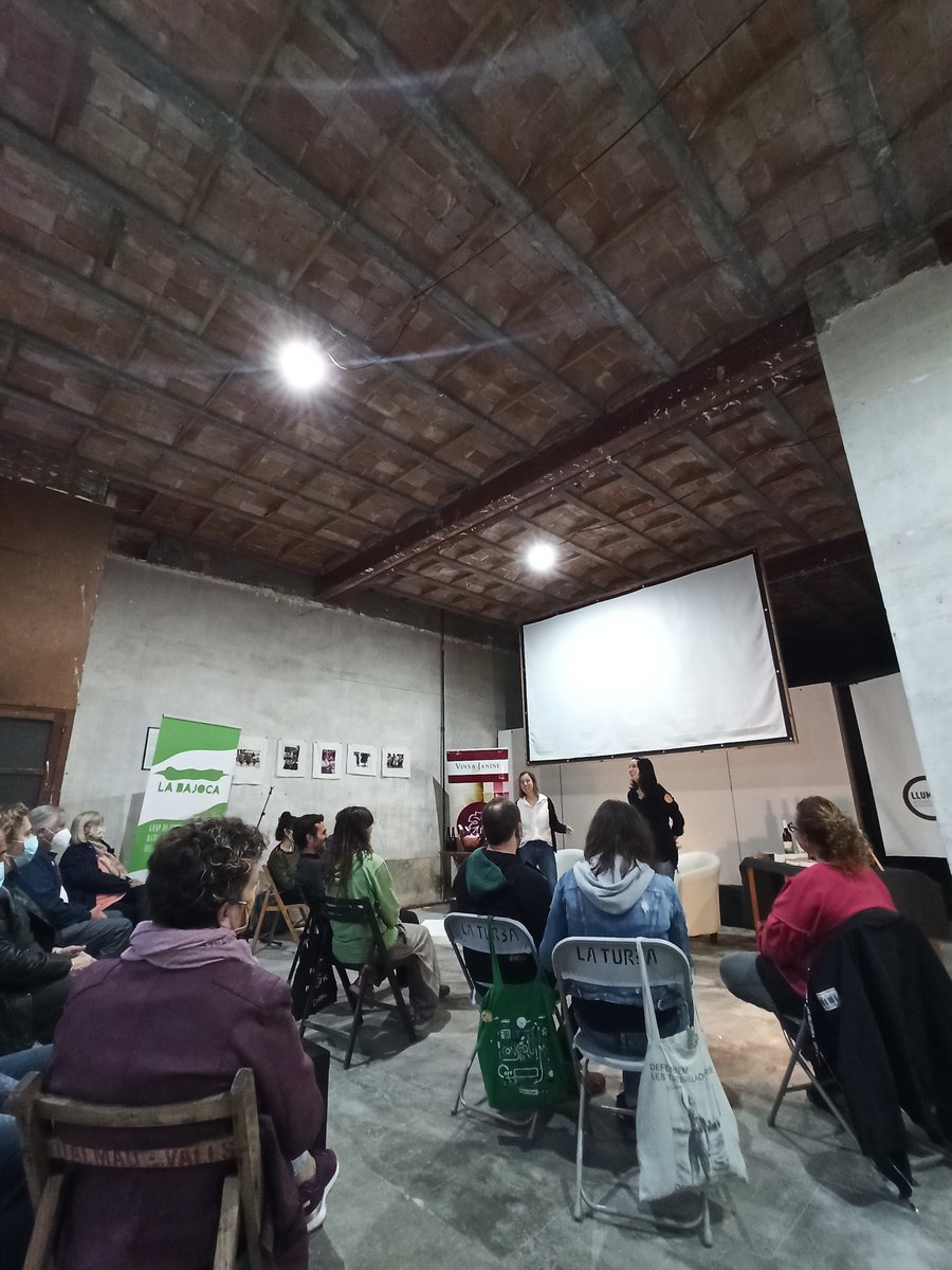 Avui acabem les activitats de la fira amb el maridatge de <a href="/ester_escrits/">Ester Enrich Coma</a> i <a href="/VinyaJanine/">Vinya Janine</a>. Un plaer!