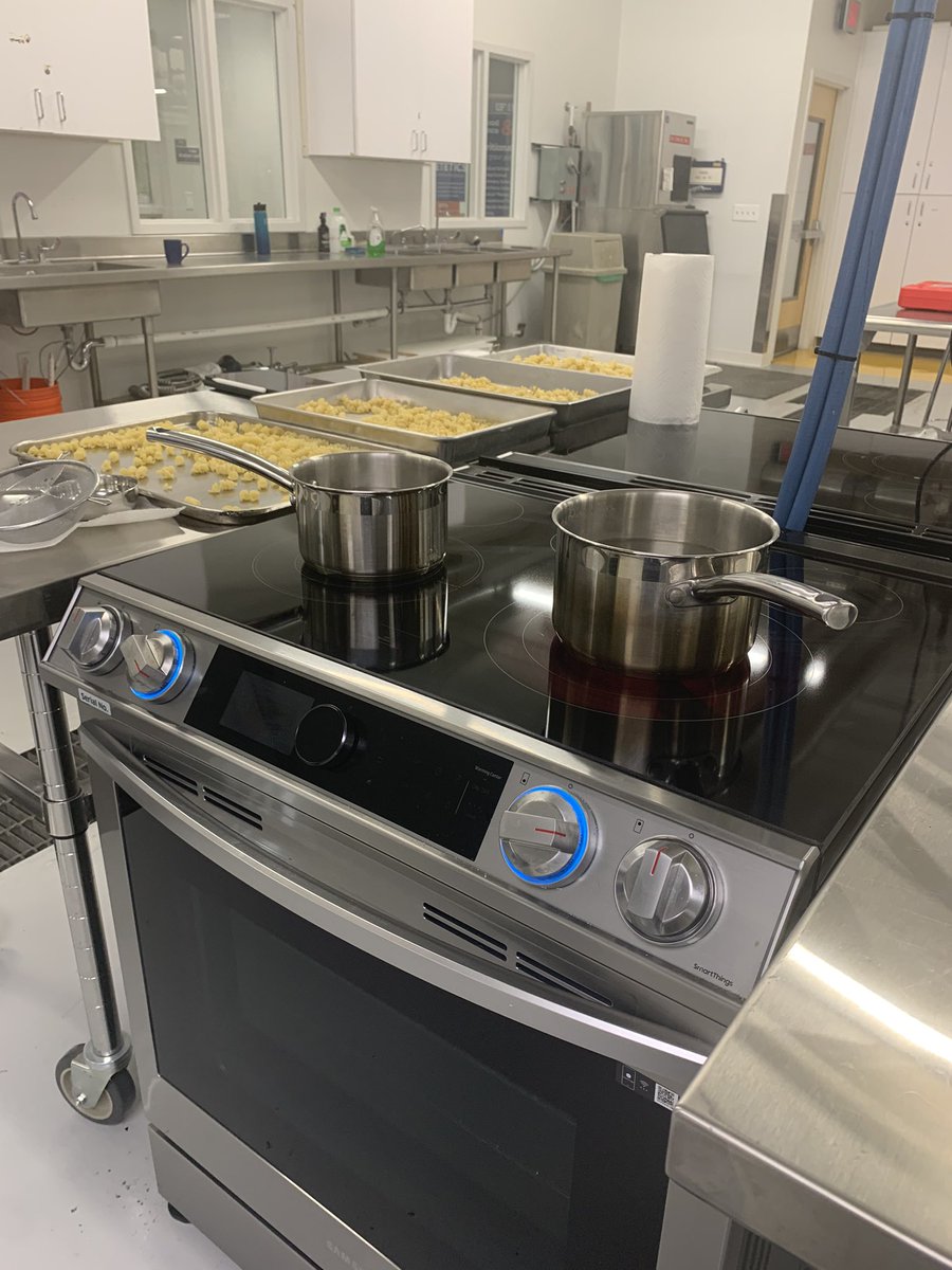 UF_FSHN's tweet photo. Pasta Making in the Pilot Plant today with Dr. MacIntosh 🍝🍝 

A day in the life of a Food Science student! #FSHN #UF #GoGators #Pasta https://t.co/Bm0wy1yWGv