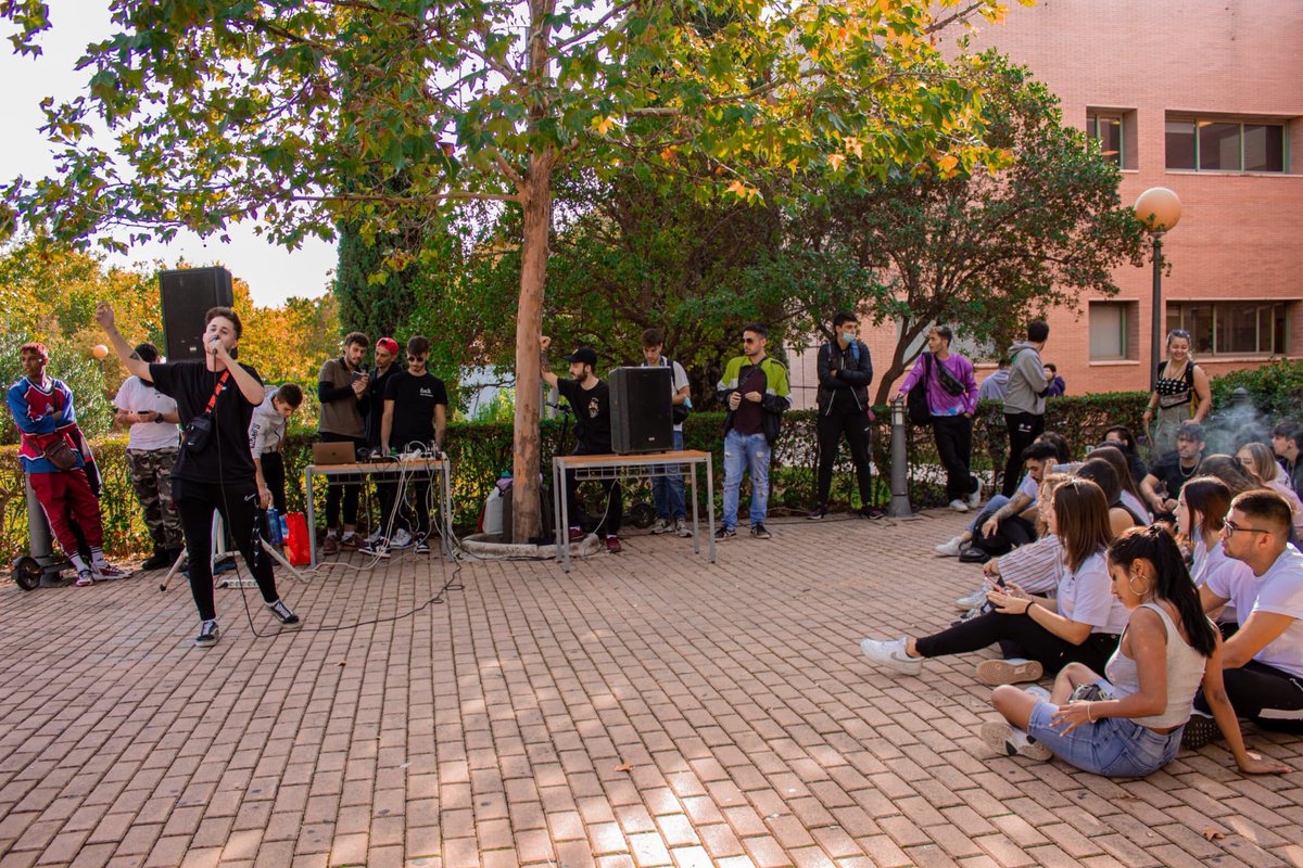 FacSoTI_UCLM's tweet photo. Os traemos algunos recuerdos de las actividades realizadas en la facultad el pasado día 4, para celebrar el Día de la Educación Social, organizado por las alumnas del cuarto año del grado.
#edusoday2021 #educacionsocial #CESCLM #edusodaytalavera #diadelaeducacionsocial https://t.co/HvJQRp48S0