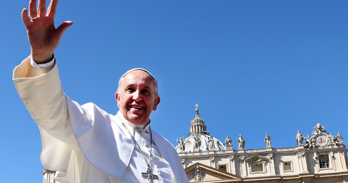 catholicnews1's tweet photo. #PopeFrancis says "There is a need to meet and see each other's face, to smile and plan, to pray and dream together." FULL TEXT for #SocialWeek
https://t.co/VIm4BkIajZ https://t.co/lQo181VFAm