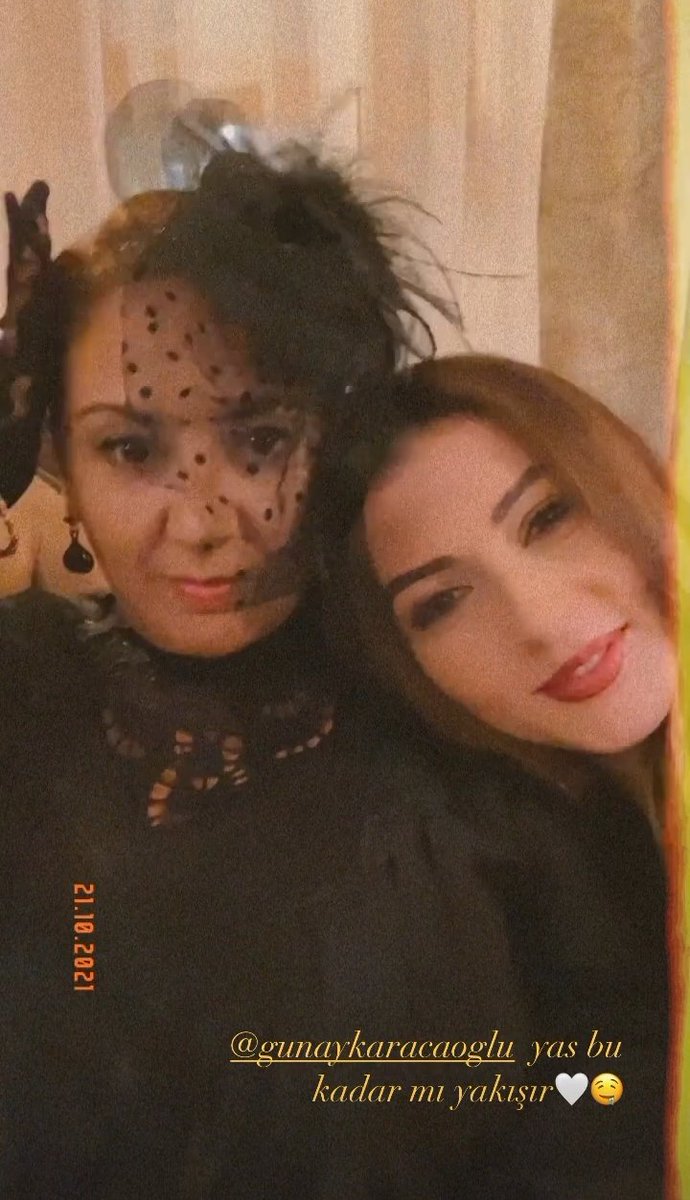 pembesseker's tweet photo. Kız istemede çaktırmadan cilveleşen Esra ve Ozan izlememiz yok mudur 💃

#aşkmantıkintikam #eszan https://t.co/Lgk8jz891F