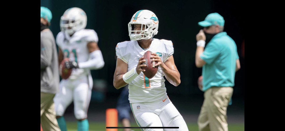 schadjoe's tweet photo. Let’s talk Miami Dolphins with a #PBPostLive. Join me and @gunnerhal to talk Tua, Deshaun, 1-5 and more in a few minutes https://t.co/ynD9x6XB8n https://t.co/l9gvIZC8AQ