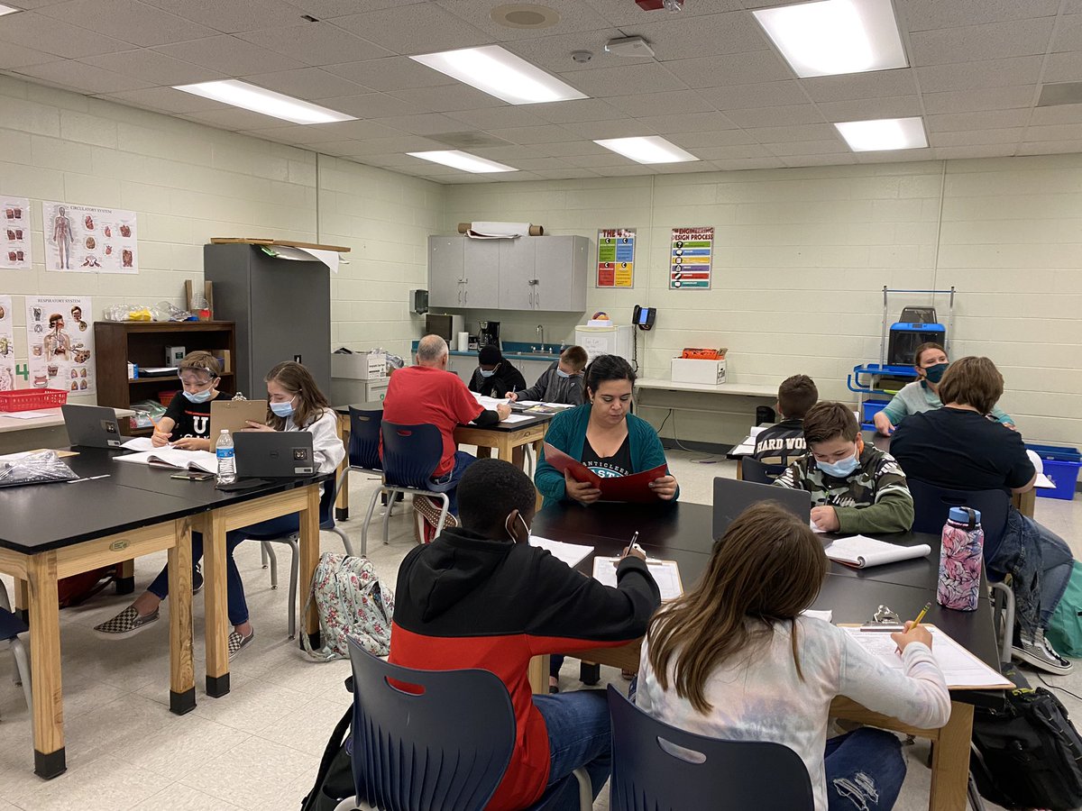 MsmauldinC's tweet photo. More patient interviews from Medical Detectives! Thank you to all the #GSFTrojanStrong family who helped me out today #PLTW #STEM https://t.co/7b5OfLU8JK