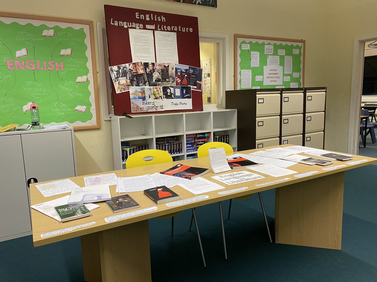 The English A Level subject displays and specialists are ready to chat to prospective students and their parents tonight! 📖
