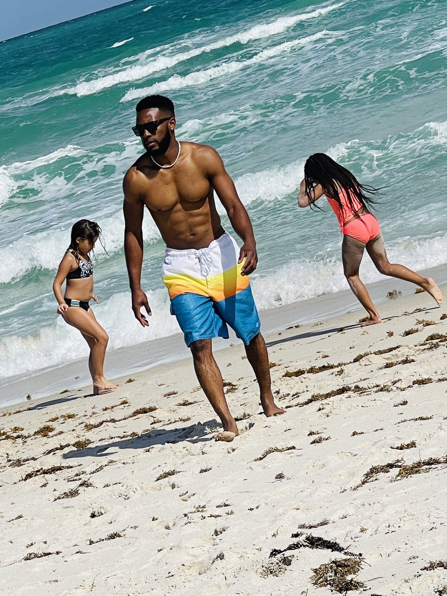 DeezyGoGetta's tweet photo. I would like to take the time out to thank everyone who wished me a happy birthday by posts, comments, texts, and the phone calls‼️
Cheers to 31 🥂
P.S. - I’mmm, too sexy for this beach 🚶🏾🏝 😌
#31 #LibraBaby #OctoberBaby #PrimeYear ✨ https://t.co/V2zZgTfibj