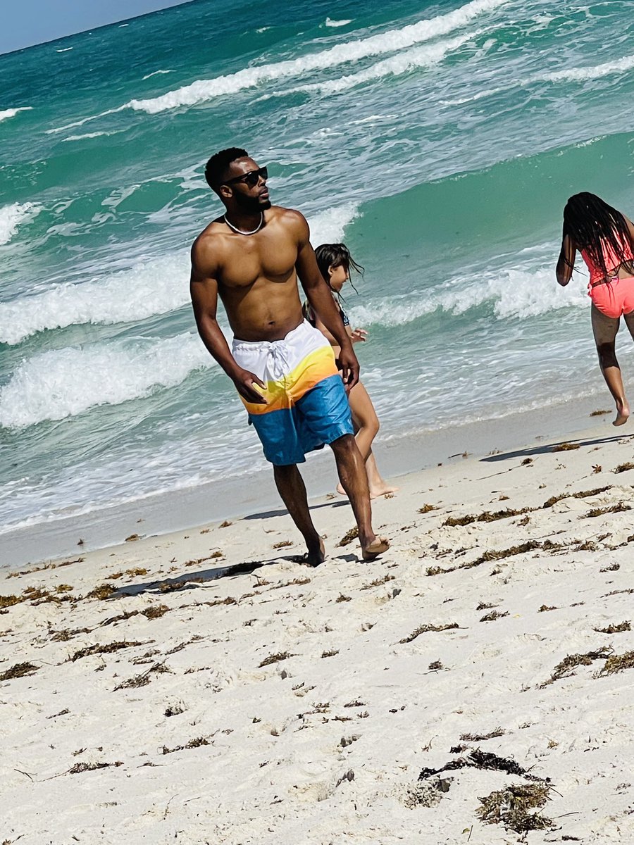 DeezyGoGetta's tweet photo. I would like to take the time out to thank everyone who wished me a happy birthday by posts, comments, texts, and the phone calls‼️
Cheers to 31 🥂
P.S. - I’mmm, too sexy for this beach 🚶🏾🏝 😌
#31 #LibraBaby #OctoberBaby #PrimeYear ✨ https://t.co/V2zZgTfibj
