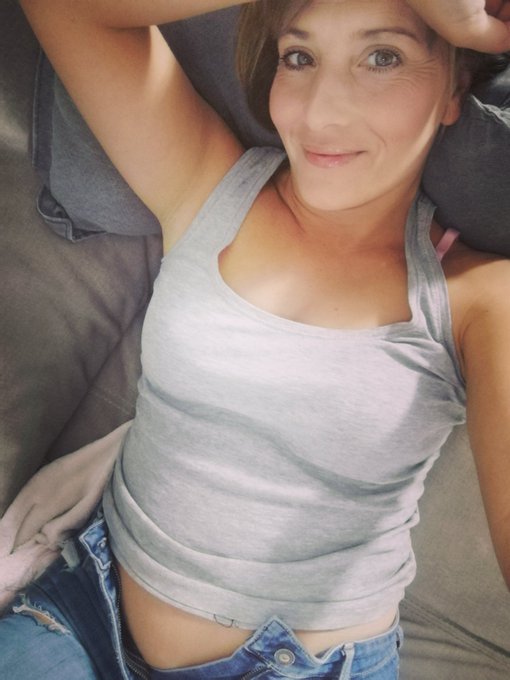 Dejar crecer mis cejas est&aacute; siendo rollo! A ver si se llenan ya de pelitos para poder arreglarlas😒😒 https://t<a href="/tag/chicascima"class="tags"><span>#chicascima</span></a>