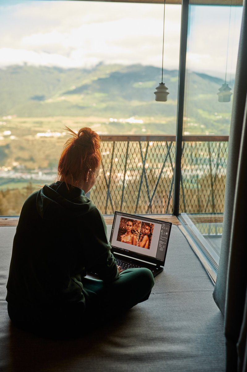 aorus_es's tweet photo. En casa o al aire libre 💻

AERO 17 es el portátil perfecto para crear, trabajar o jugar donde quieres😍

#PerformanceAboveAll #GIGABYTE #AERO #AERO17 https://t.co/OqkJg8ibbW