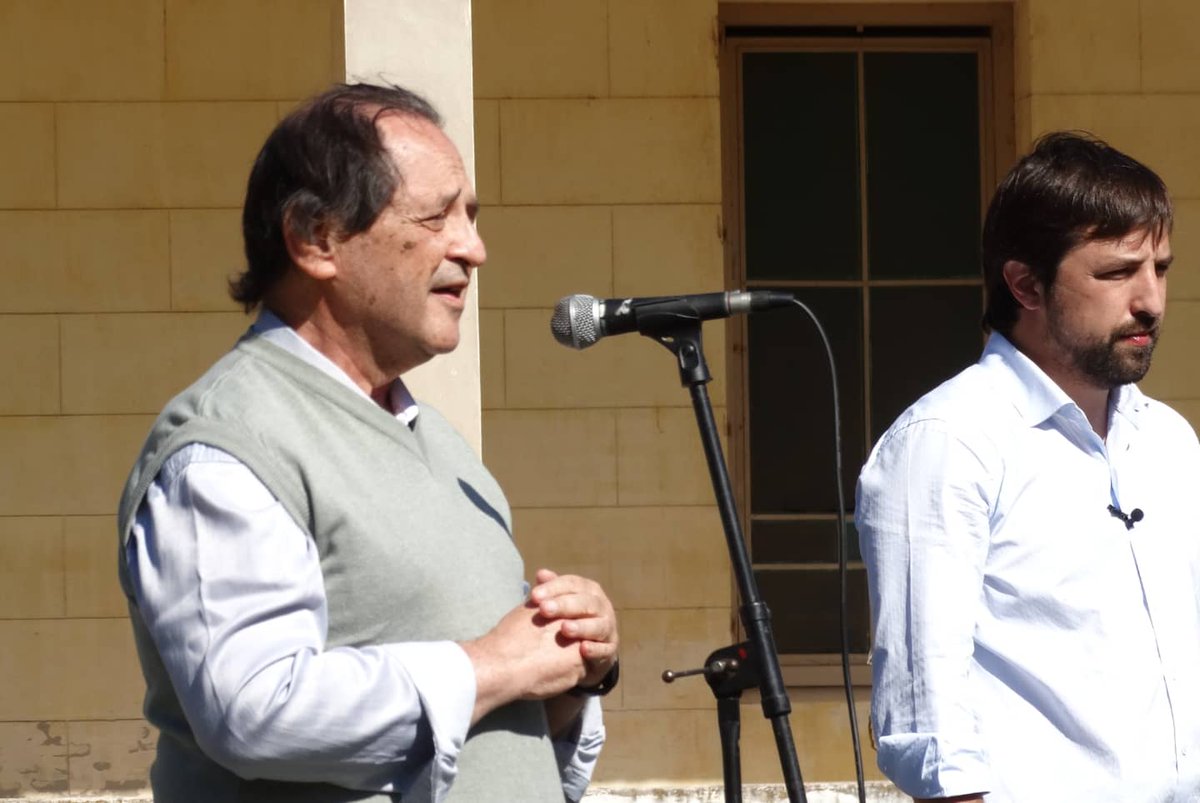 Ayer en <a href="/hzeceldique/">Hospital El Dique</a> participamos del acto de bienvenida a lxs residentes que ingresan a los hospitales de la Provincia y acompañamos la firma del convenio entre <a href="/SaludBAP/">SaludBAP</a> y la <a href="/unlp/">UNLP</a> que garantiza la gratuidad de los cursos de formación de posgrado y su correspondiente título.