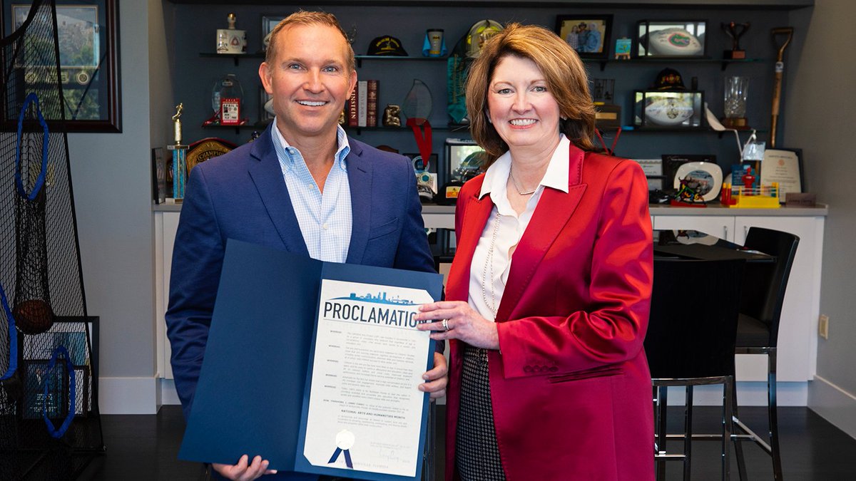 CathedralArts's tweet photo. Thanks to @CityofJax and Mayor @lennycurry for officially proclaiming October as National Arts and Humanities Month! @Americans4Arts @NEAarts @KimberlyHyatt  #CAPkidsjax #TheArtsAddUp #NAHM21 #NAHM 

Read more about NAHM here: https://t.co/CFA8otaphU https://t.co/hWjeoiObIM