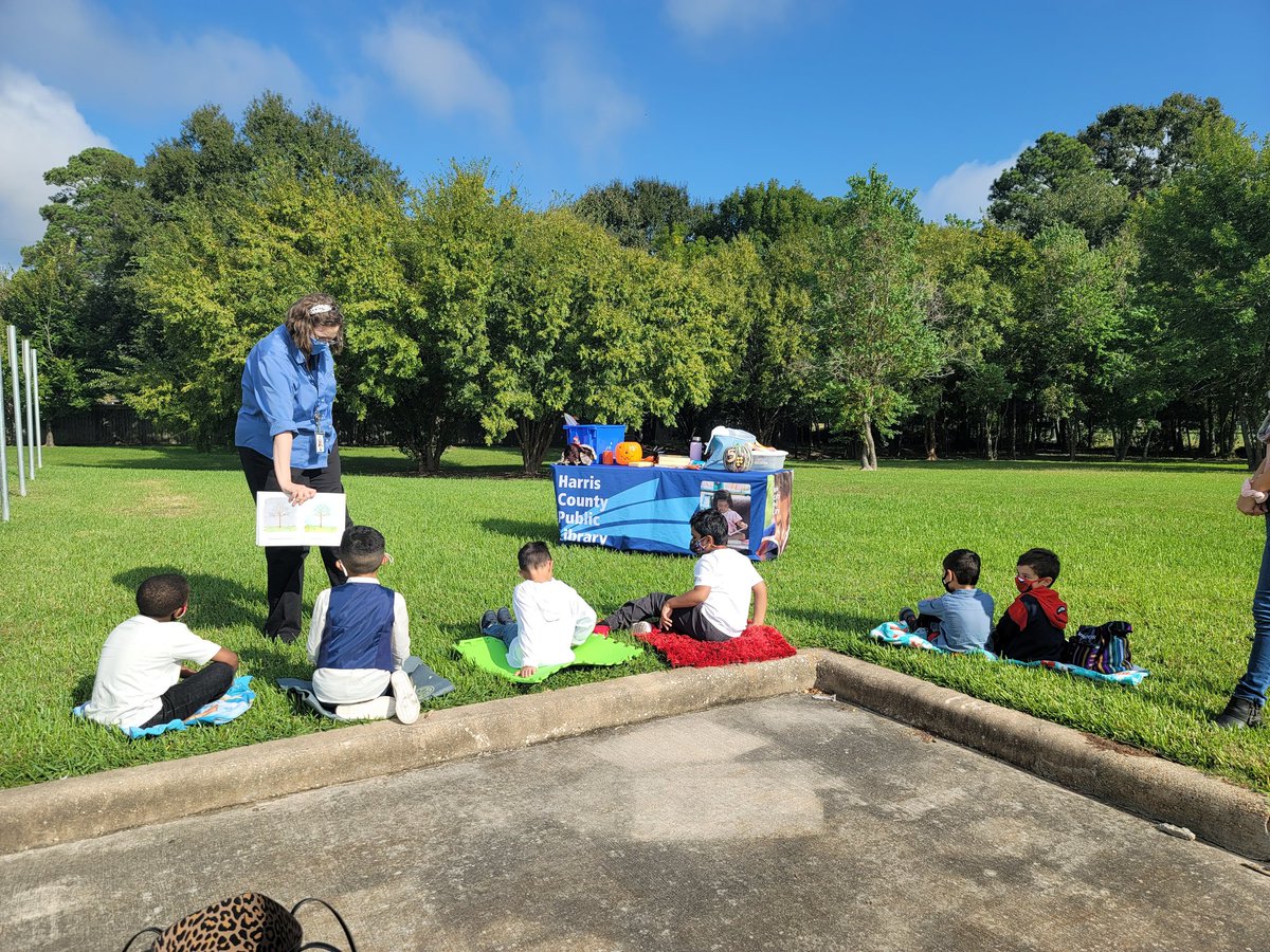 LittlesRaHoot's tweet photo. Field trip days are the best kind of days! Thanks @AtascocitaLib for having my lil owls visit today. We counted, heard stories, played eye spy and got our own library cards. My kiddos loved their prizes and seeing their classmates. @HumbleISD_OE #virtualteacherlife https://t.co/gWNdS5PSNn