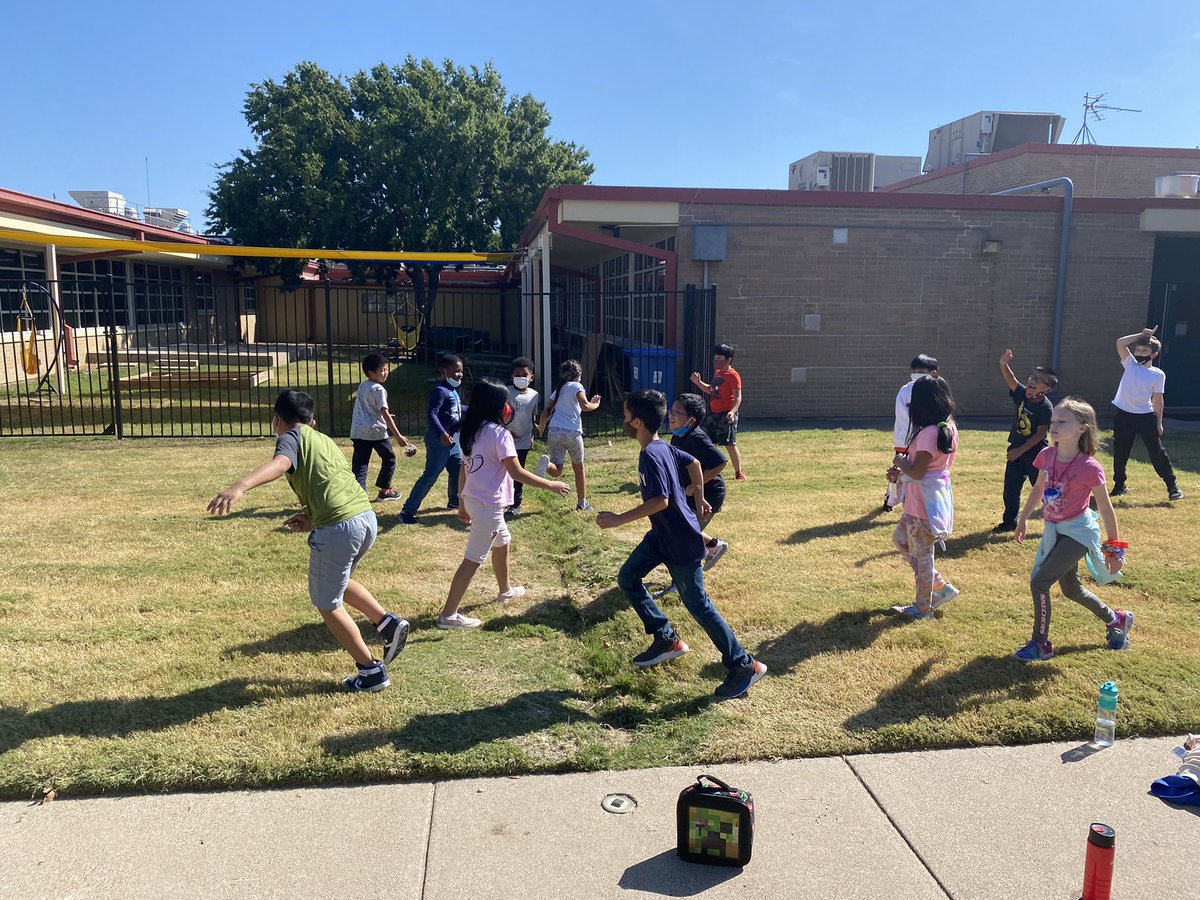 michellepuls23's tweet photo. #ThirdGradeThunder is challenging our the students to show stellar behavior in school. Each team racks up points and once a month we have a pep rally to announce the winner! For September the pink team (coached by myself) won and had a team picnic to celebrate!! @BeaverMST_Stars https://t.co/cgqnhbpwri