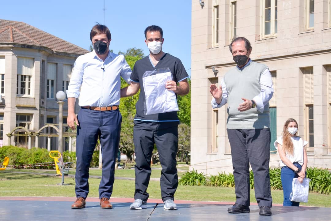 escdegobierno2's tweet photo. Por 2do año consecutivo, @BAProvincia le ofreció al 100% de los y las residentes la incorporación a la planta de los hospitales, lo cual es la 1ra vez en la historia que ocurre. Representa un reconocimiento y un fortalecimiento para el sistema de salud. https://t.co/AvaC8ryZ6H