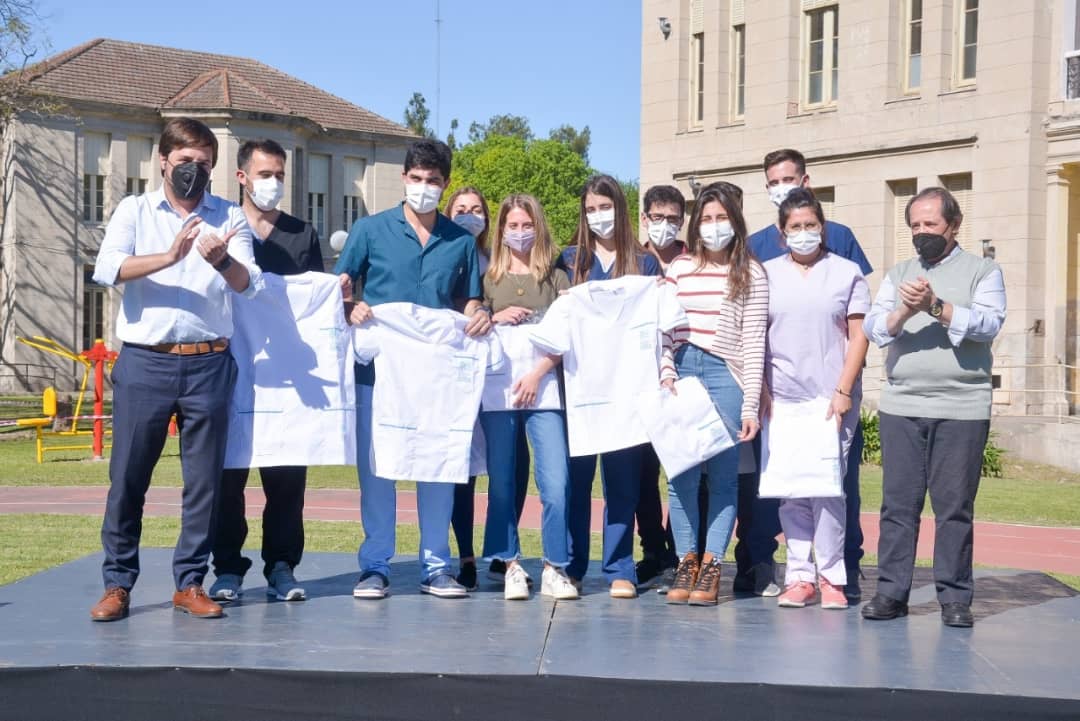 Por 2do año consecutivo, <a href="/BAProvincia/">Gobierno PBA</a> le ofreció al 100% de los y las residentes la incorporación a la planta de los hospitales, lo cual es la 1ra vez en la historia que ocurre. Representa un reconocimiento y un fortalecimiento para el sistema de salud.