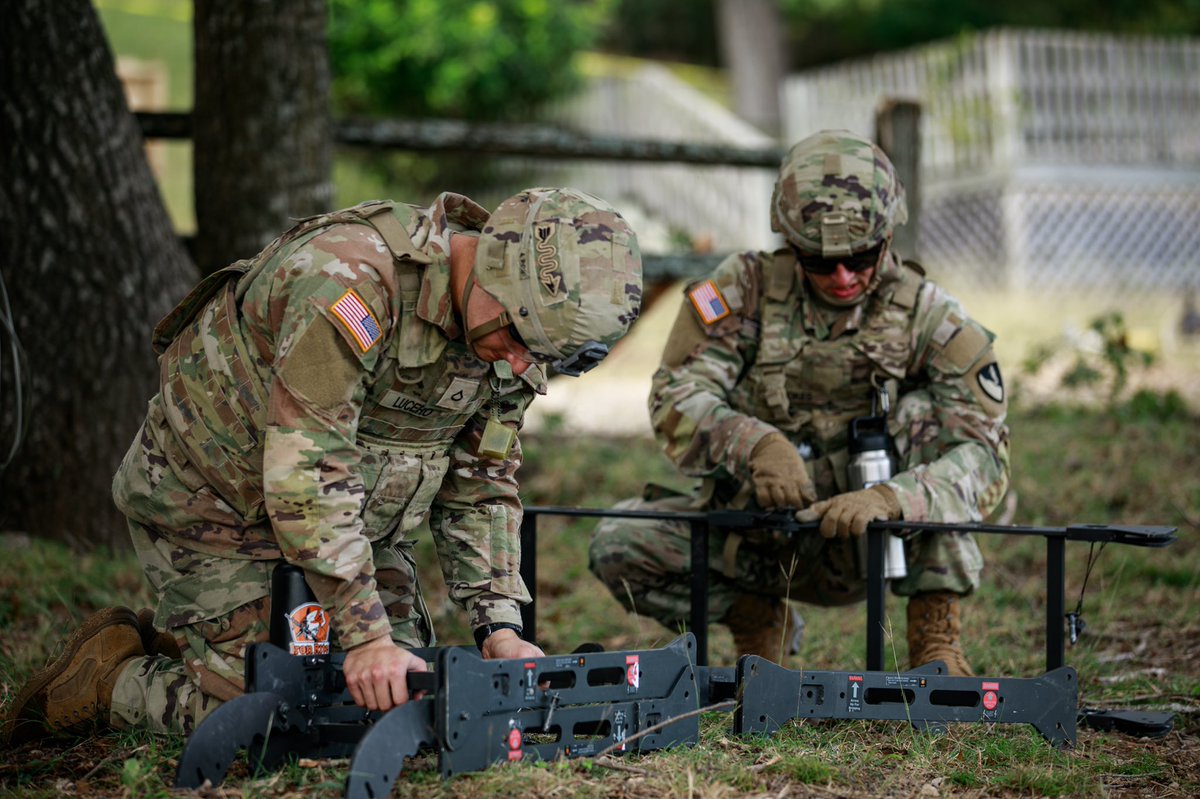 iiiarmoredcorps's tweet photo. Remember when we informed you about the EXPLOSIONS! 💥🔥

Soldier's from the 36th Engineer Brigade were conducting ordinance training to increase lethality and cohesiveness by executing individual, team, and squad tasks.

#Lethality #forthood #iiicorps #36theng https://t.co/qOdyIv36vk