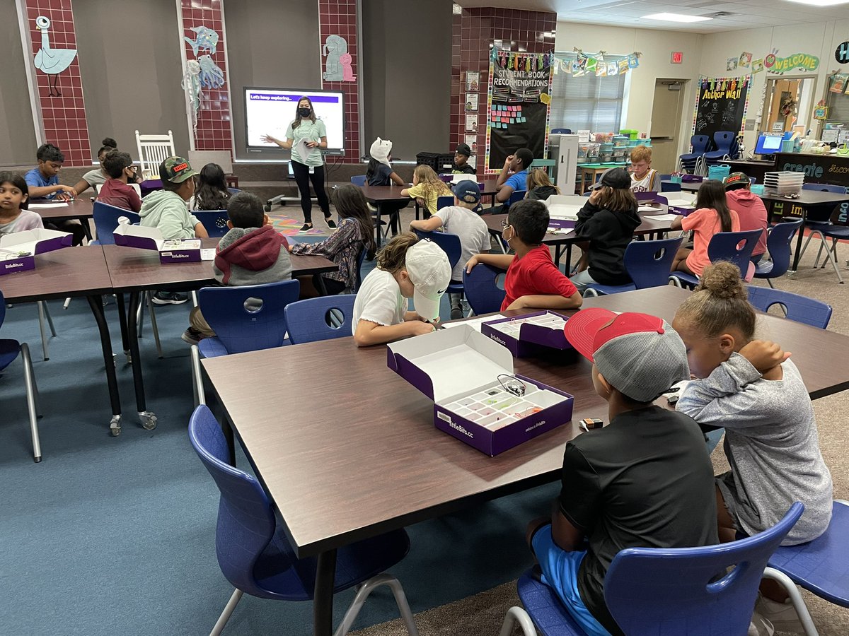 MarissaSakun's tweet photo. Thank you @Hosp_Library for the introduction to Little Bits to review circuits! @BethanyDoan_5th #FISDelemscience https://t.co/WrJzcBs4OT