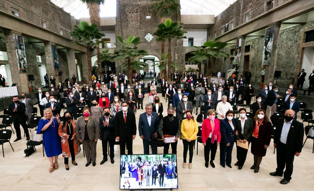 Awy_uc's tweet photo. #SNTEconMéxico 👩‍🏫🇲🇽👨‍🏫

🔴 Garantizan diputados escuchar al #SNTE 📚 para definir el presupuesto educativo 2022 🔴 Oportuno analizar actualidad y considerar etapa post pandemia para construir Nueva Escuela Mexicana 👉Mtro. Alfonso Cepeda Salas

NOTA 👉 https://t.co/MJNSW82iXH 👈 https://t.co/2NZdWOOv57
