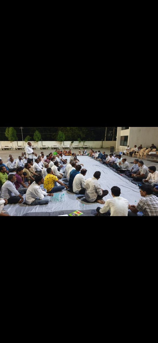 Hansraj3735's tweet photo. આજરોજ અમરેલી તાલુકાના ઈશ્વરીયા ગામે લોકોના પ્રશ્નોનું સ્થળ પર જ નિરાકરણ આવે તેવા શુભ આશયથી રાત્રિસભા યોજવામાં આવી.જેમાં સરકારશ્રીના તમામ વિભાગના અધિકારીઓએ હાજર રહી લોકોના પ્રશ્નો સાંભળી,વિગતવાર ચર્ચા કરી હકારાત્મક અભિગમ સાથે ત્વરિત નિકાલ કરવામાં આવ્યો.@CollectorAmr @prant_amreli https://t.co/ZFbwY2iC34