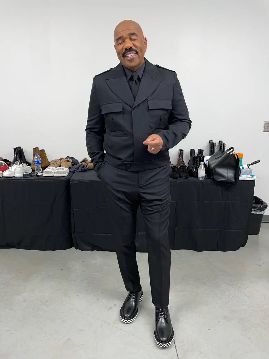 camjwolf's tweet image. new steve harvey fit pics just dropped gq.com/story/steve-ha…
