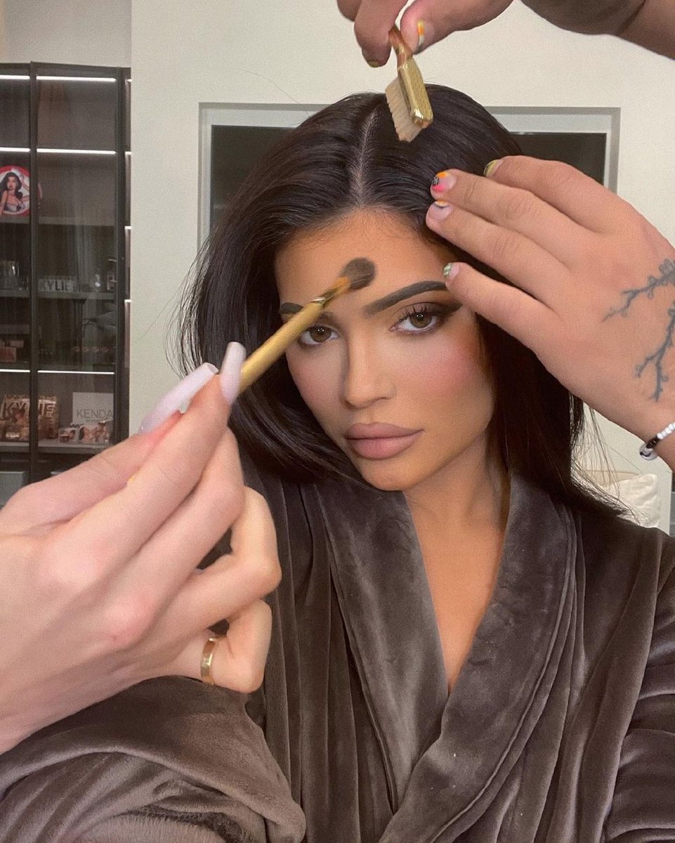 Kyliejener800's tweet photo. π€π₯#kyliejenner #kyliemakeup #kylieinstagramstory #kylieinstagram #kyliejennerfans #kylienails #kyliejennerbaby #kylieyoutube #kylienewcollection https://t.co/LsyyrRGGcp