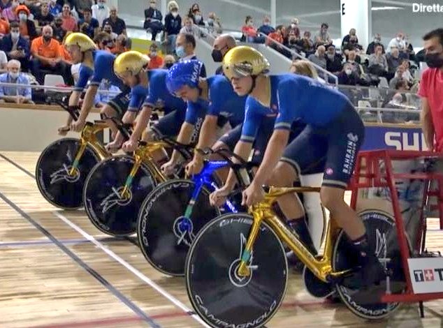 AndreaPecchia1's tweet photo. CAMPIONI DEL MONDO
CAMPIONI DEL MONDO
CAMPIONI DEL MONDO
24 anni dopo. In Francia, contro i francesi.
Dopo Tokyo, #Roubaix; dopo #Colbrelli e la #Fidanza Filippo #Ganna, Jonathan #Milan, Simone #Consonni e Liam #Bertazzo.
#Roubaix2021 #eurosportciclismo #21ottobre https://t.co/UjITh472UY