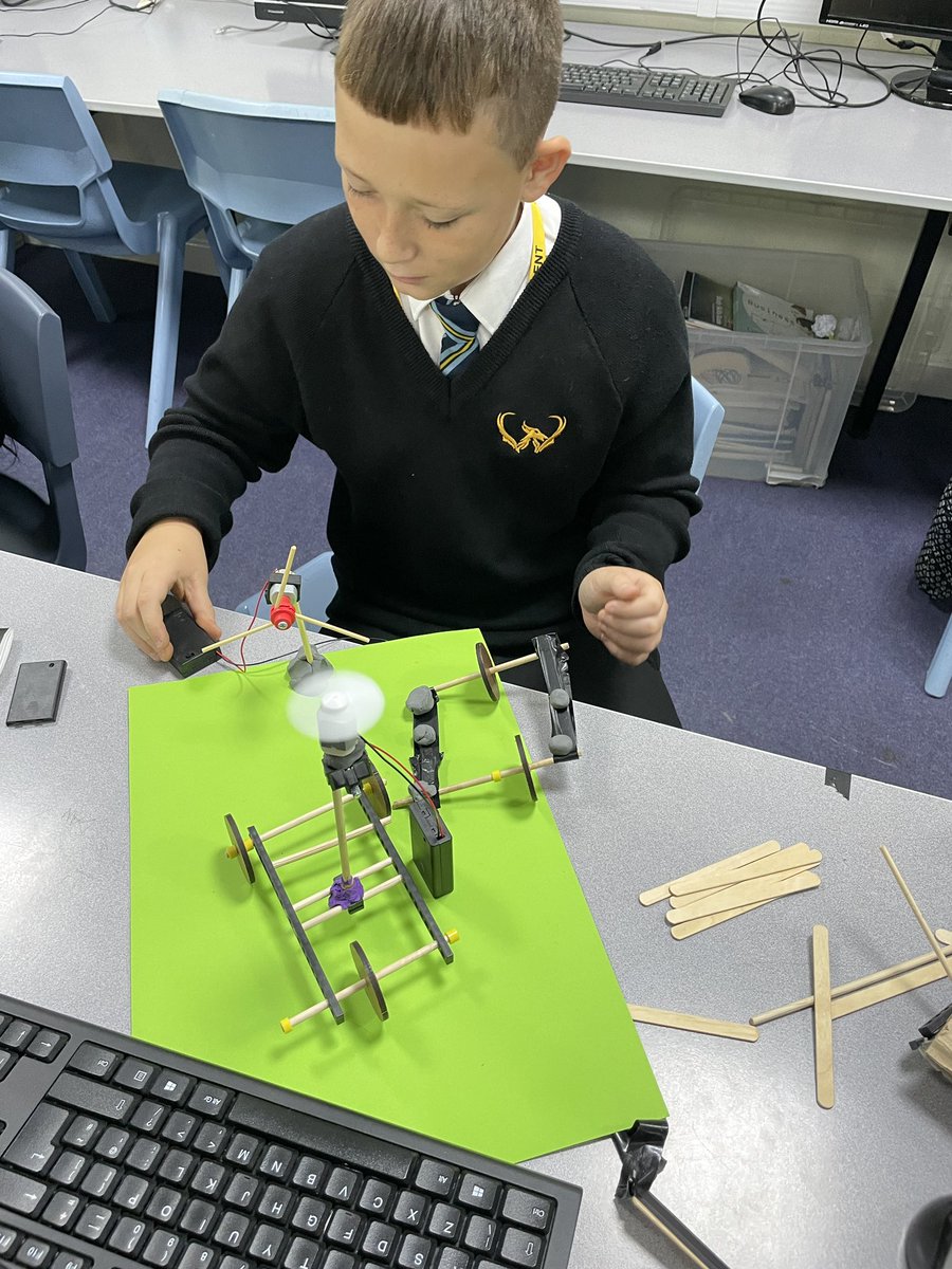 WingfieldICT's tweet photo. Y8 have really enjoyed having the freedom to create their own Microbit projects… from the banana keyboard to a step counter! #microbit #makeyourideas #WeAreComputing https://t.co/2K97Q1aAhQ