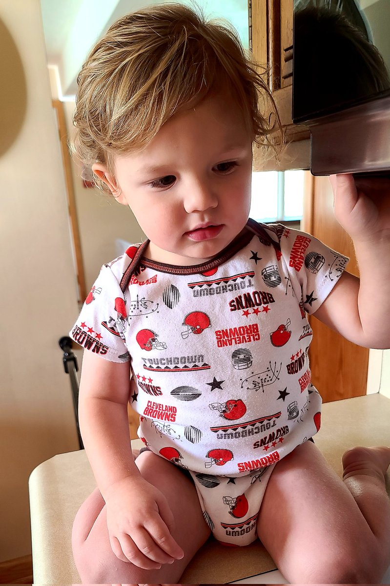DJTOMMYGUNNZ's tweet photo. #BabyBeckham is helping daddy whip up the snacks for the big game 2nite! Welcome back Juice @God_Son80! Go #Browns https://t.co/jaQlsgUezI