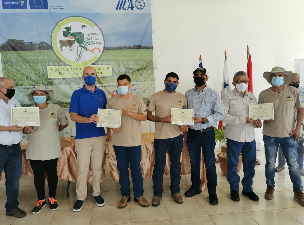 Cuidemos nuestra casa común el planeta, indica Alberto Menghini de <a href="/UECentroamerica/">Unión Europea en Centroamérica</a> en acto de graduación productores de ECAS #arroz de la <a href="/fcachiriqui/">FCA Ciencias Agropecuarias Chiriquí</a> Limones, Progreso y San Juan de #Chiriqui proyecto financiado por @EUROCLIMA_UE_AL ejecutado por <a href="/IICA_PANAMA/">IICA-PANAMA</a> <a href="/MIDAPma/">Ministerio de Desarrollo Agropecuario</a> <a href="/iica_sv/">IICA - El Salvador</a>