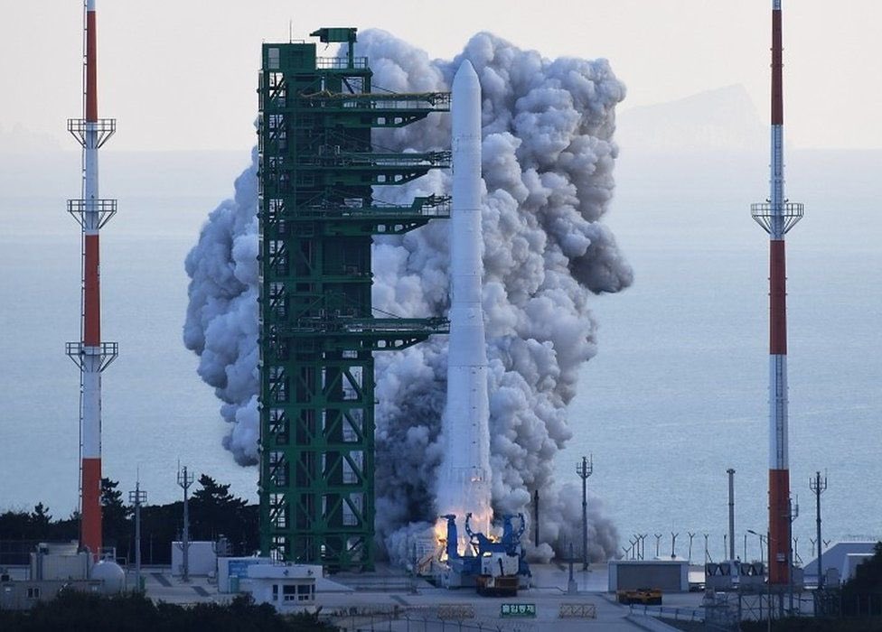 theIstChronicle's tweet photo. South Korea has successfully launched its first homegrown rocket into orbit as part of its satellite launch program. Nuri, a 47-meter, 1.5-ton stainless steel and aluminum rocket, was launched into orbit 600 to 800 kilometers above Earth from the Naro Space Center.
#NuriRocket https://t.co/L7DghiQIEE