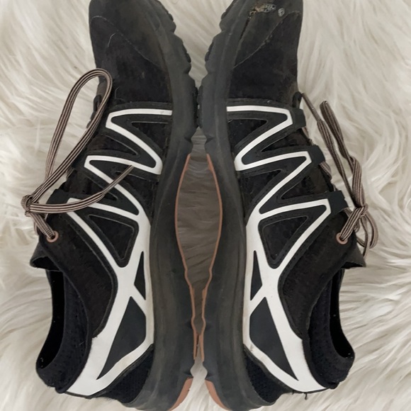 lolascloset's tweet photo. So good I had to share! Check out all the items I'm loving on @Poshmarkapp #poshmark #fashion #style #shopmycloset #freepeople #chaseauthentics #salomon: https://t.co/Bm0uvJRcJe https://t.co/6GTEdkpzGH