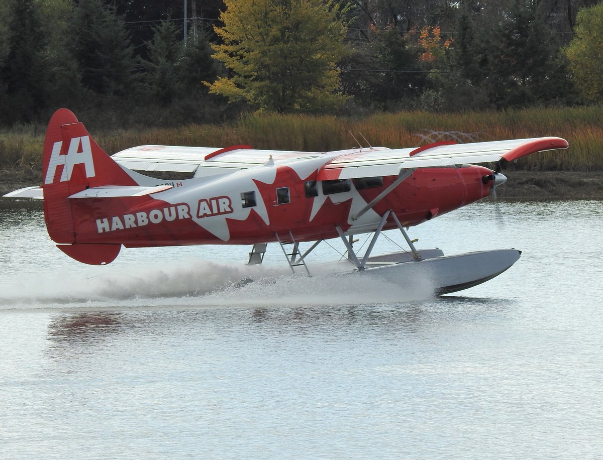 veryboeing's tweet photo. Harbour Air #DHC3T #CFODH CYVR https://t.co/w9W4dX47Sm