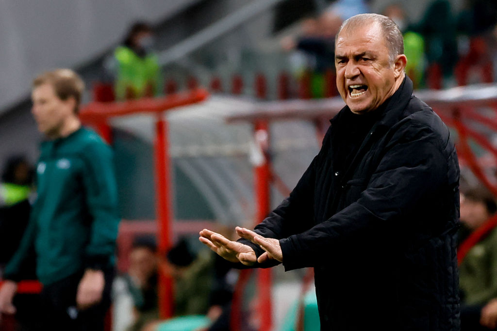 🦁 <a href="/fatihterim/">Fatih Terim</a> in Aktion. 💪

#UEL | #FCLMvGS | <a href="/GalatasaraySK/">Galatasaray SK</a>