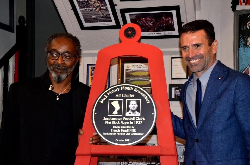 FrannyBenali's tweet photo. Honoured to help unveil this plaque today commemorating @SouthamptonFC’s first black player Alf Charles ⚽️
#SaintsFC #BlackHistoryMonth https://t.co/5vl4AnMDS4