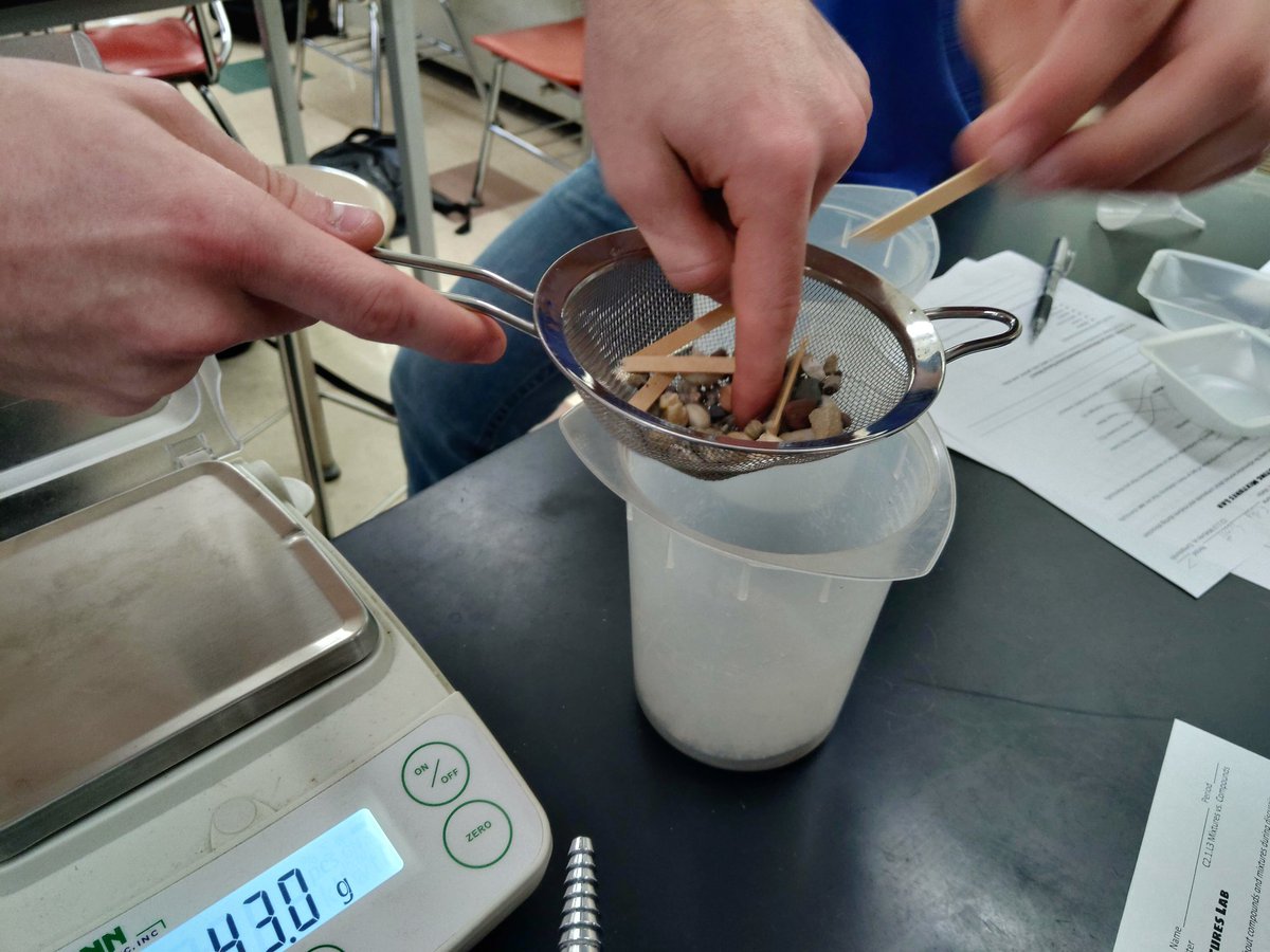 AskanderNPHS's tweet photo. Exploring properties of matter in Chemistry! @VoelzJames @SouthernHancock @NPHS_Science #newpalproud #createextraordinary #nphssciencerocks https://t.co/V4siTcBepC