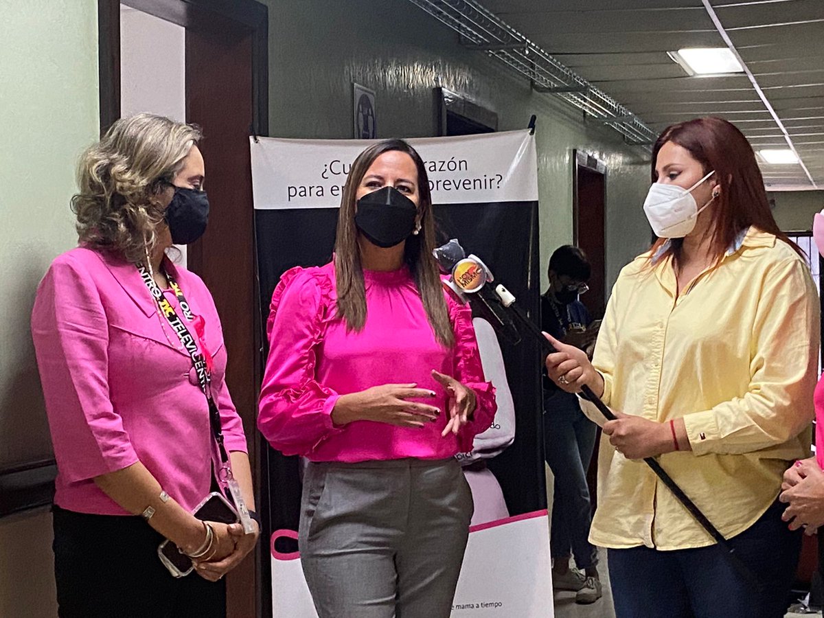 el5hn's tweet photo. #Televicentro y #EmisorasUnidas tras 11 años de alianza con #FUNHOCAM realizan la jornada de salud anual, en la que más de 70 colaboradoras y esposas de colaboradores serán beneficiadas con exámenes y diagnósticos para la prevención del cáncer de mama. #TuLuchaMiLucha💗 https://t.co/fKcMReH3iI