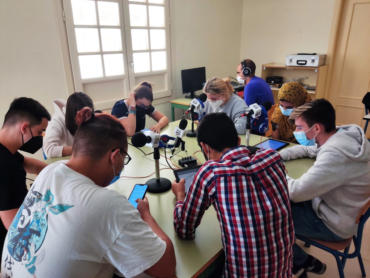 iessacilis's tweet photo. "Polinizando", el nuevo programa de Radio Sácilis sobre noticias medioambientales de actualidad. 

@ComunicApro_ @EcoescuelasAND @EscuelasXClima @teachersforfut1 https://t.co/y4gLOdZAZe