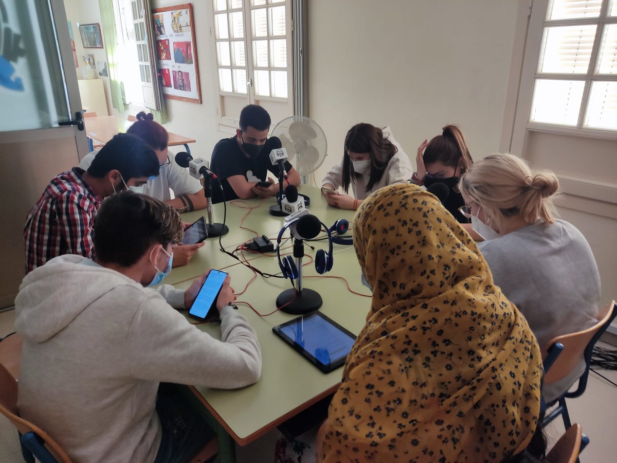 iessacilis's tweet photo. "Polinizando", el nuevo programa de Radio Sácilis sobre noticias medioambientales de actualidad. 

@ComunicApro_ @EcoescuelasAND @EscuelasXClima @teachersforfut1 https://t.co/y4gLOdZAZe