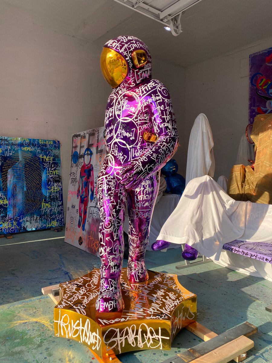 Buying 5+ NFTs during the public auction will put you in the running to win  a monumental 7 foot Boonji Spaceman Sculpture retailed at $750,000 for  FREE. The sculpture is made out