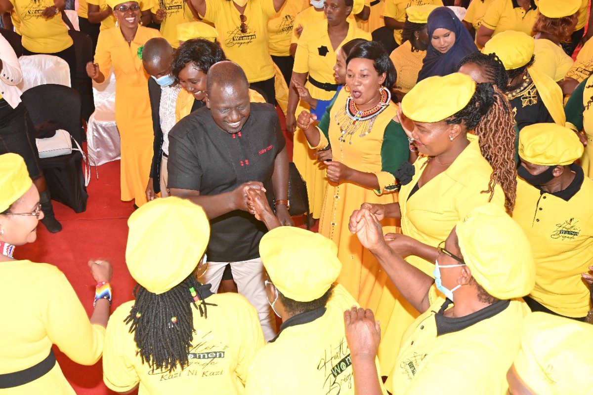 WilliamsRuto's tweet photo. Met a delegation of grassroots leaders led by @EnoleTonkei (Chair, Hustler's Women Brigade), Esther Thuranira Mukiri (Vice-Chair, Hustler's Women Brigade and Rachel Gitonga (Secretary-General, Hustler's Women Brigade) at the Karen Residence, Nairobi County. https://t.co/j6K5aEZKQ8