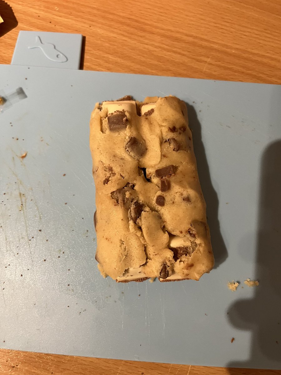 chrisbeale1993's tweet photo. @jordannorth1 here’s my cookie dough kinder bueno burrito it’s not elegant but tastes amazing https://t.co/Y0LKMvMCck