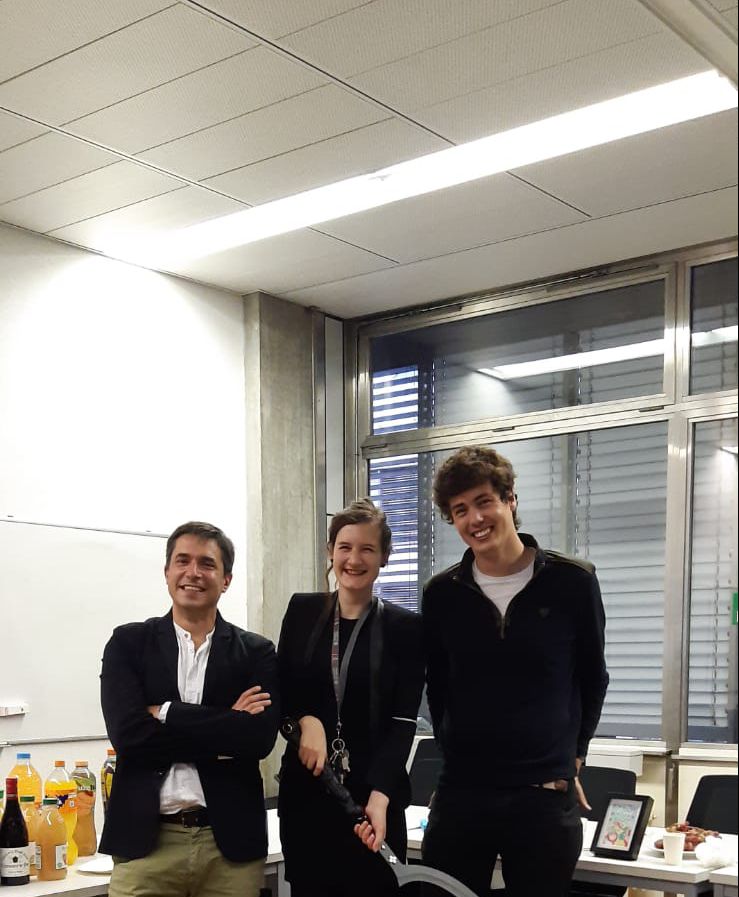 Thesis celebration 🥳
This tuesday, <a href="/AKPfitzner/">Anna Pfitzner</a> from <a href="/RouxLab/">Roux Lab</a> succesfully defended her thesis "Membrane remodeling by dynamic ESCRT-III polymers" 😀
Congratulation Dr. Pfitzner, we wish you all the best for the future 😁