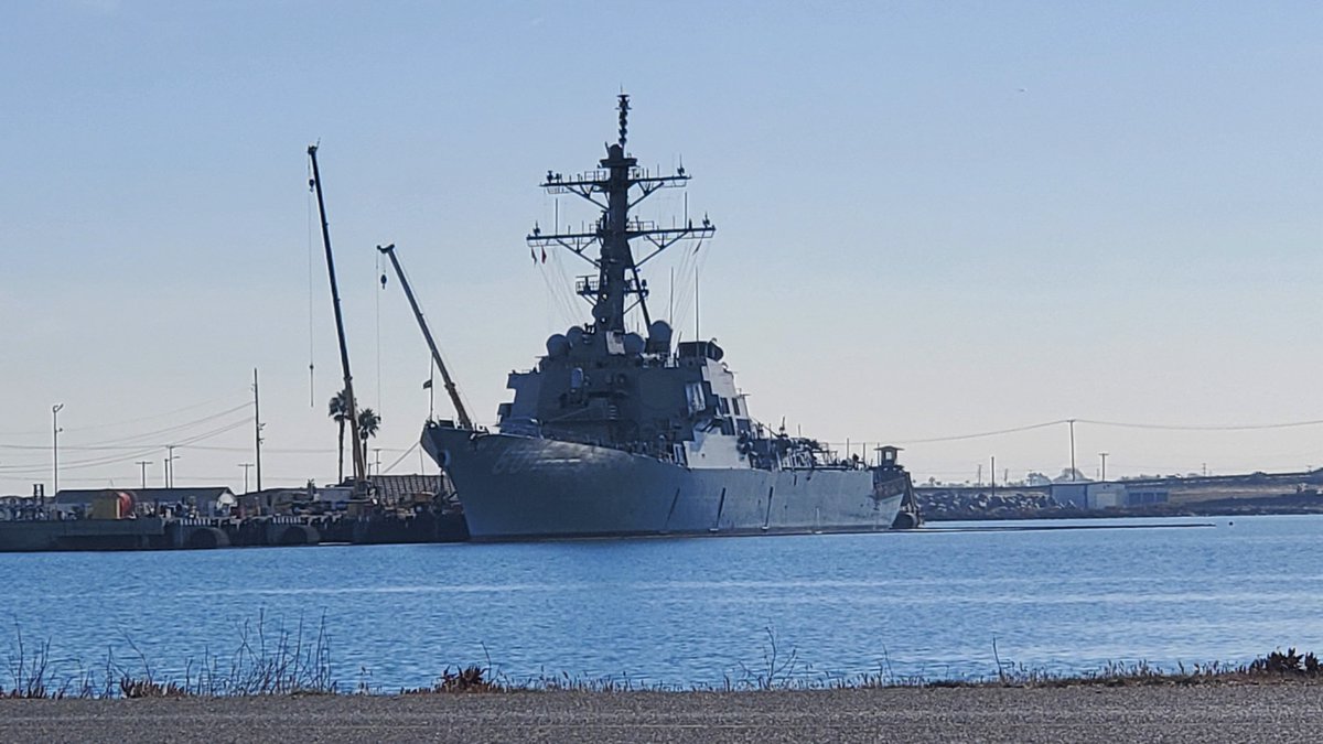 @WarshipCam USS Paul Hamilton DDG60 docked in Seal Beach today