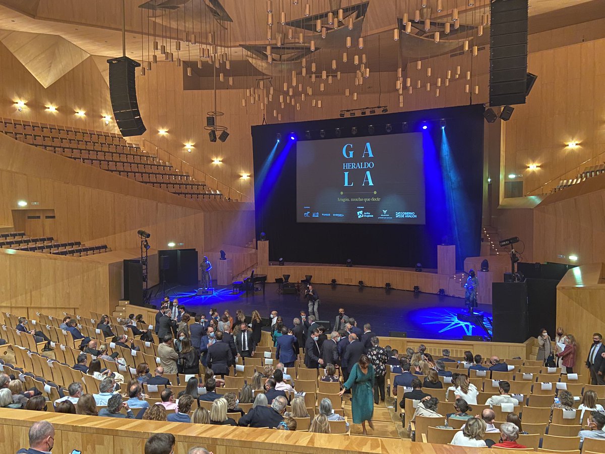 fernandopoyo's tweet photo. Disfrutando de la Gala de @heraldoes #AragonMuchoQueDecir. Nos espera una gran noche entre amigos https://t.co/7Ymo2HY4Ie