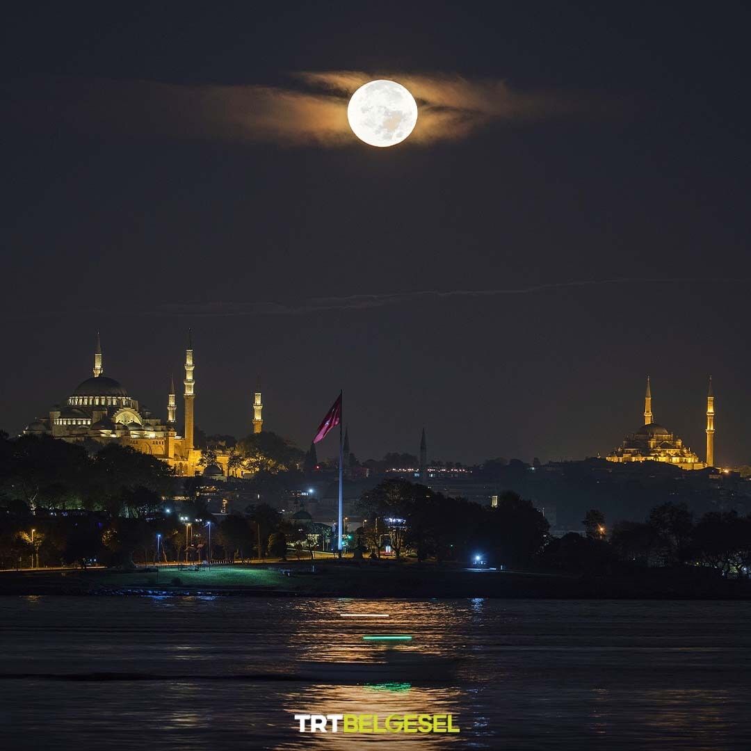TRTBelgesel's tweet photo. İstanbul'da dolunay 🌕

📸: İsa Terli, AA https://t.co/m7L4EjWNAS