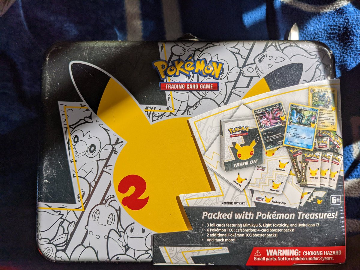 blewjello's tweet photo. My first celebrations purchase thanks @PokemonCenterUS for the fast delivery. #PokemonCelebrations #pokemonTCG #Pokemon25 https://t.co/XLrV2EVbxh