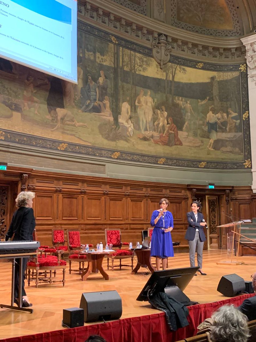 1ElisaMoreno's tweet photo. #EgalitedesChances | Aux côtés de @jmblanquer et @sarahelhairy pour les dix ans de la Fondation Égalité des chances.

On ne réussit jamais seul !

Merci aux entreprises et aux associations qui, avec l’État, permettent à notre jeunesse de rêver grand. https://t.co/9hBf4at4PX