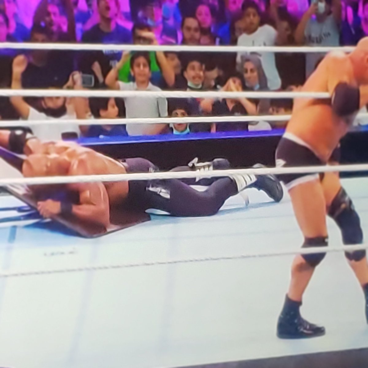 sirmansd's tweet photo. #WWECrownJewel #RiyadhSeason  luv it  Goldberg vs Lashley https://t.co/AWIdMMRFkY